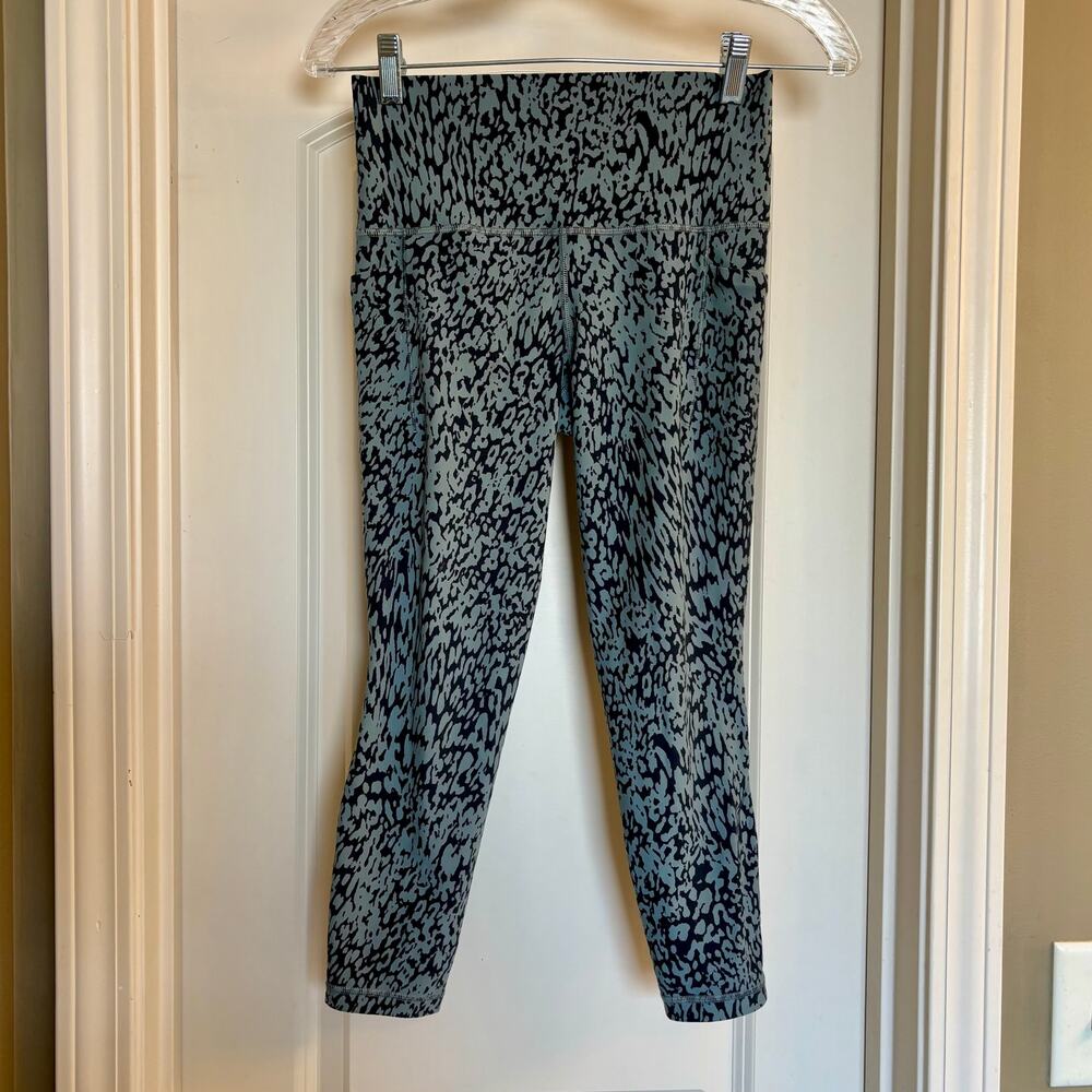 Athleta 7/8 leggings, Salutation Stash Pocket II Athleisure Activewear small